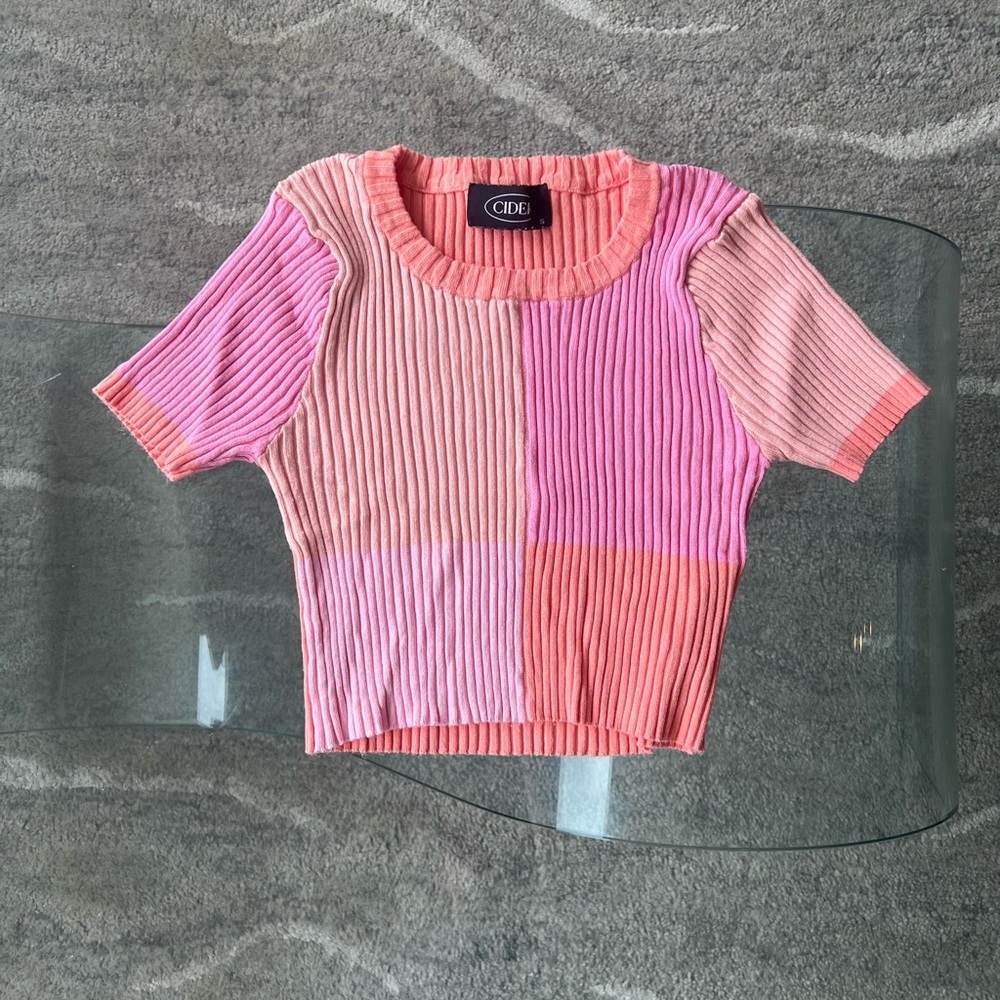 Cropped pink top